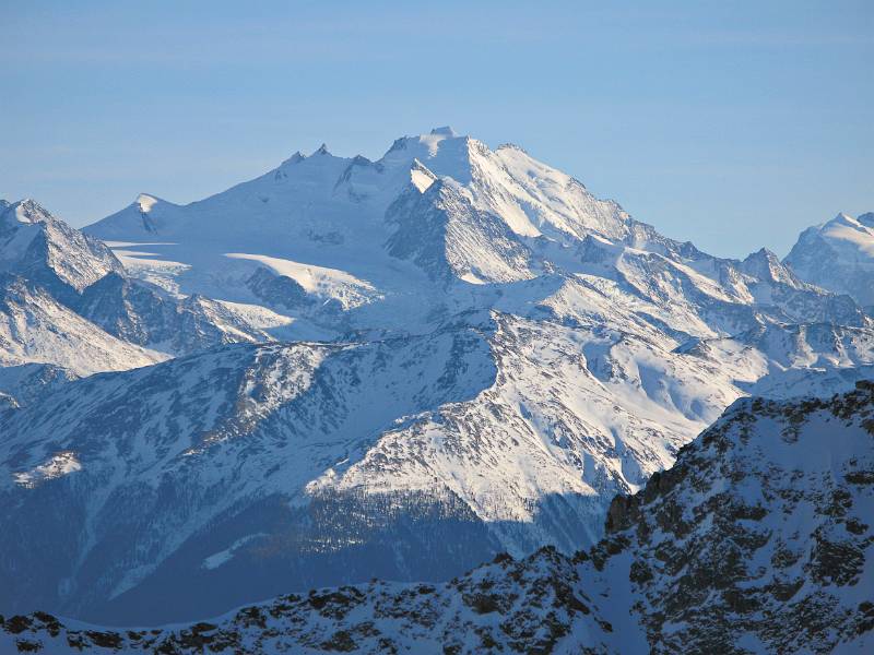 Mischabelgruppe. Von links nach rechts: Ulrichshorn, Nadelhorn, Stecknadelhorn, Hohbärghorn, Dom, Dirruhorn