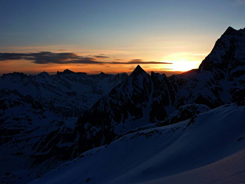 Sonnenaufgang am 11. Mai 2009 von Tierberglihütte aus