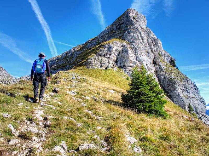 Rothorn. Die Aufstiegroute geht von links nach rechts über die Rippe
