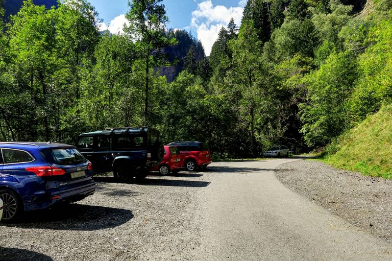 Start vom Parkplatz in Valle oberhalb von Chironico