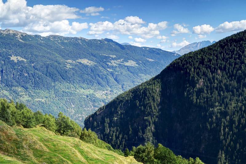 Blick von Cala in enges Val Chironico und Leventina