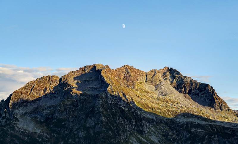 Mond zwischen Poncione Croara und Cima Bianca