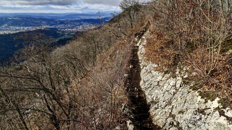 Auf dem Grat Richtung Burghorn mit Sicht auf Wettingen