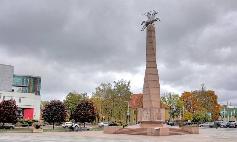 Paminklas "Tautai ir kalbai, Lietuvos 1000-mečiui paminėti"