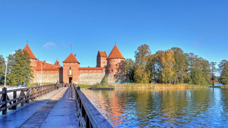 Tiltas į pilies salą
