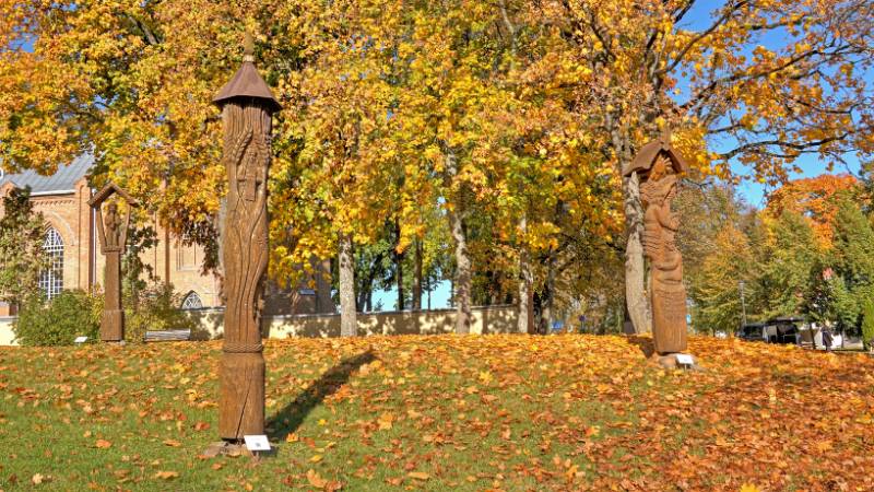 Skulptūrų parkas prie bažnyčios