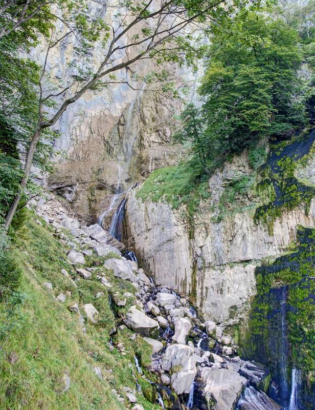 Wenig Wasser in Wasserfällen