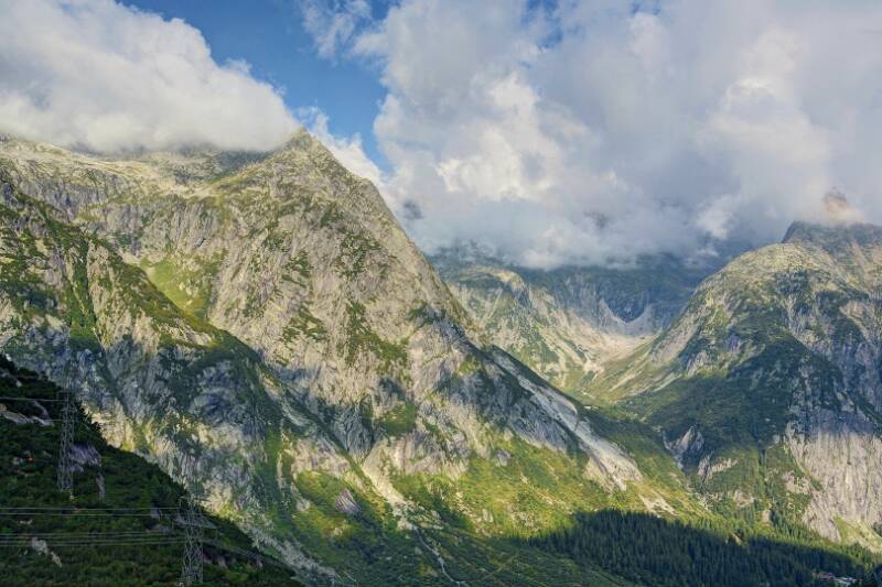 Kurz nach dem Start ein Blick auf die andere Talseite