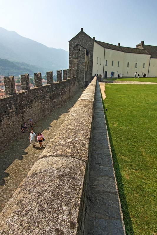 250614-drei-burgen-wanderung-in-bellinzona-04645_6_701_ek_Balanced