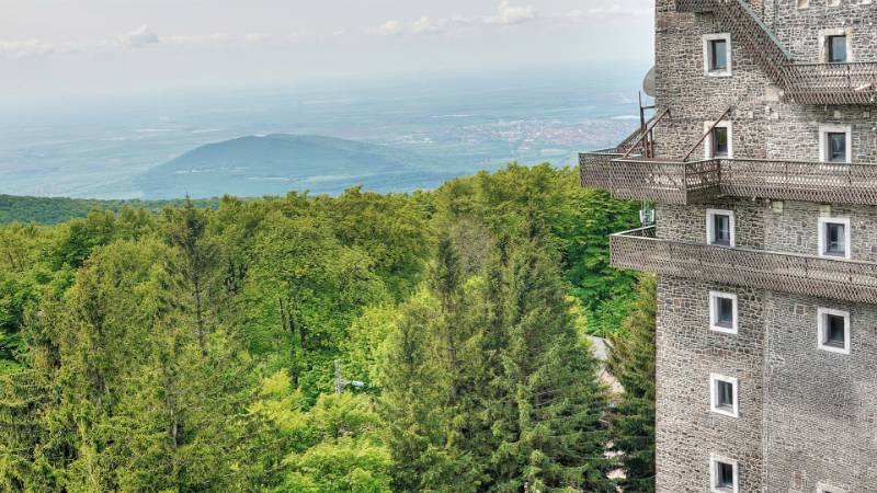 Sicht auf die grössere Stadt Gyöngyös von TV-Aussichtsplattform