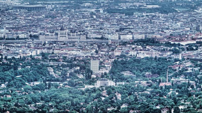Zoom auf Parlamentgebäude in Budapest