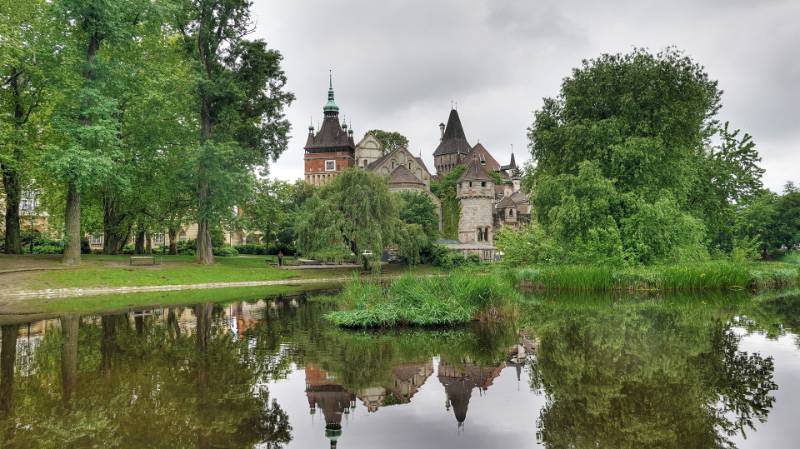Image Ungarn: Spaziergang im Stadtpark von Budapest