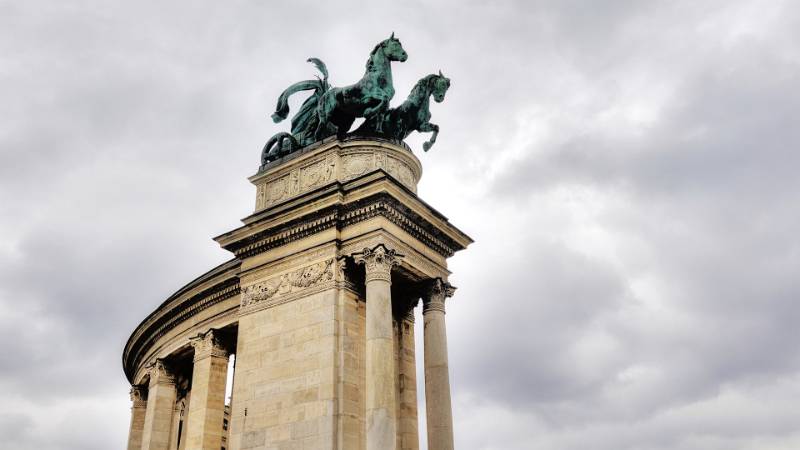 250506-UNGARN-Budapest-city-park-walk-02749_50_51
