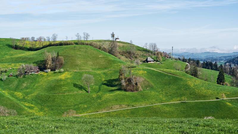 Heubergkapelle in der Ferne