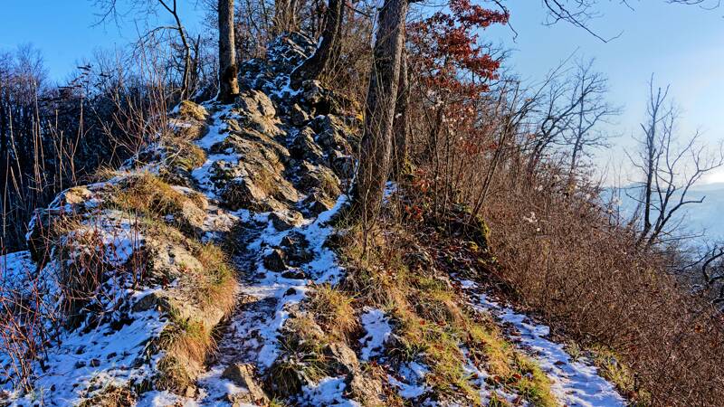 Lägerngrat mit ein paar Flocken Schnee
